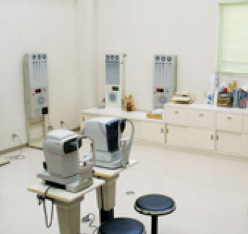 視力検査室